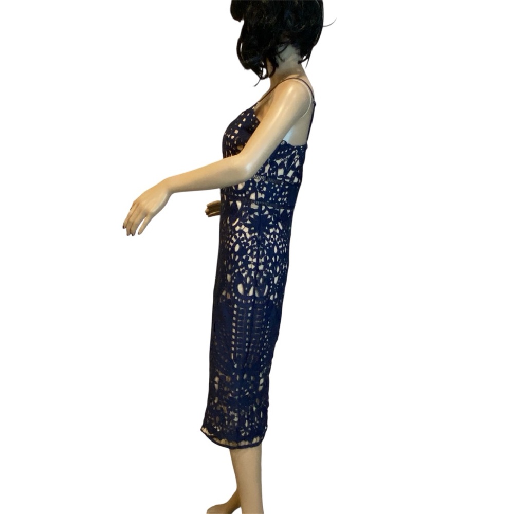 Gianni Bini Crochet Overlay Bodycon Midi Dress Navy Blue over Nude Sz Medium NWT - Picture 5 of 7